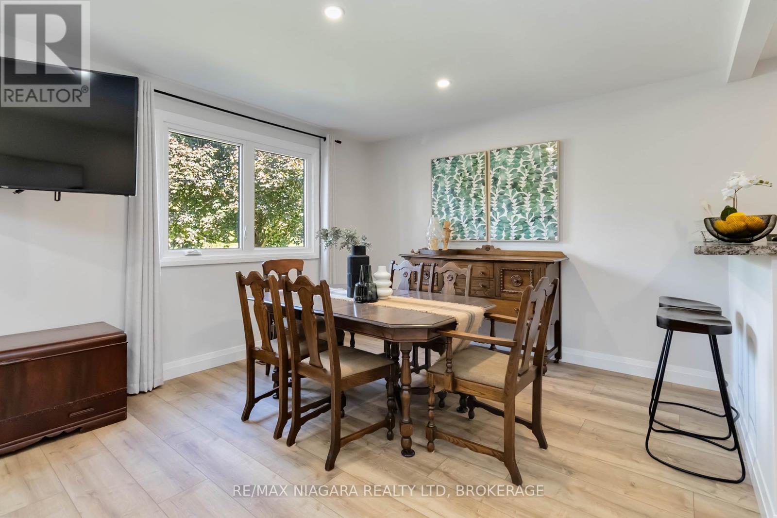 2230 Queensway Drive, Burlington, Ontario  L7R 3T1 - Photo 8 - W12450901