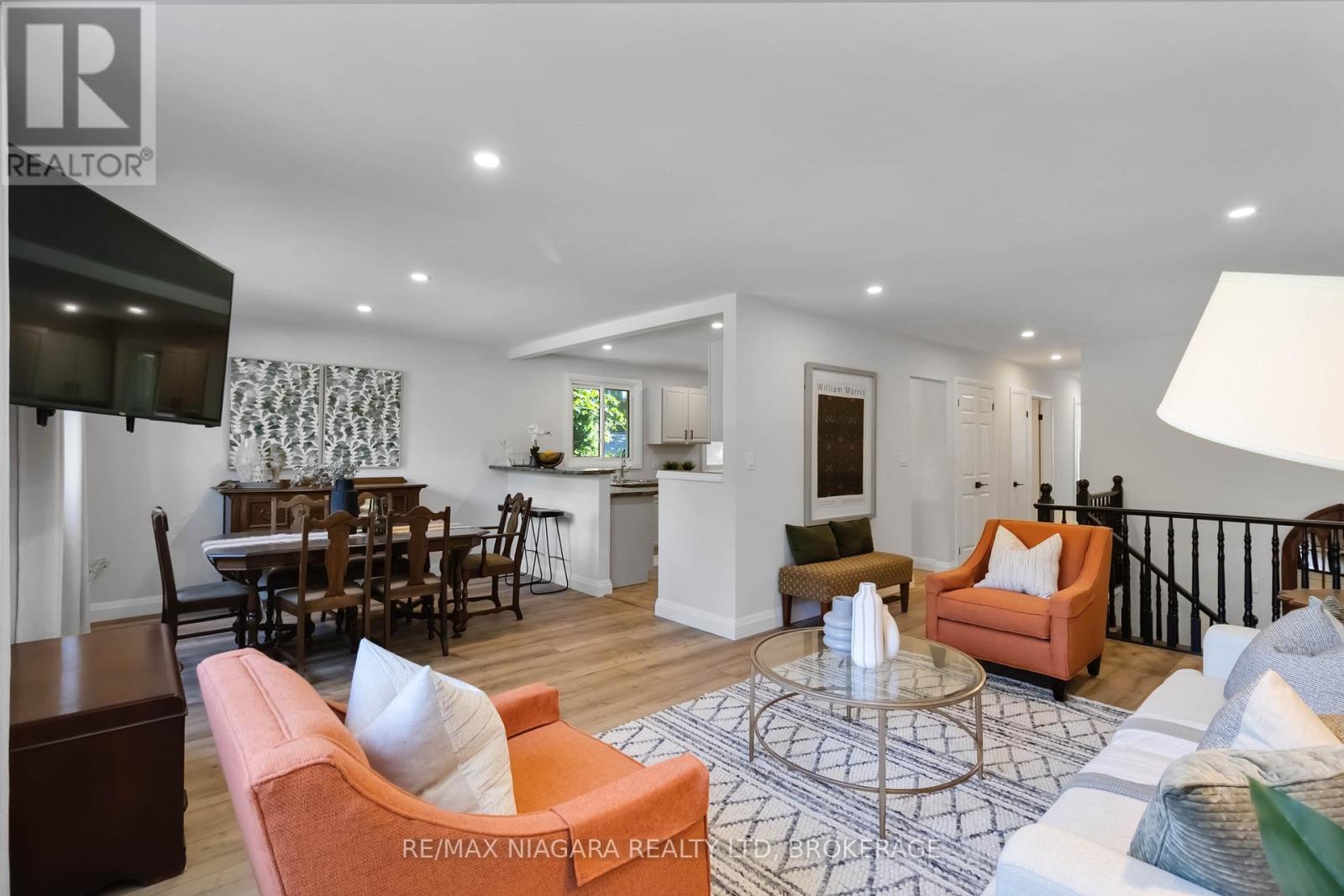 2230 Queensway Drive, Burlington, Ontario  L7R 3T1 - Photo 7 - W12450901