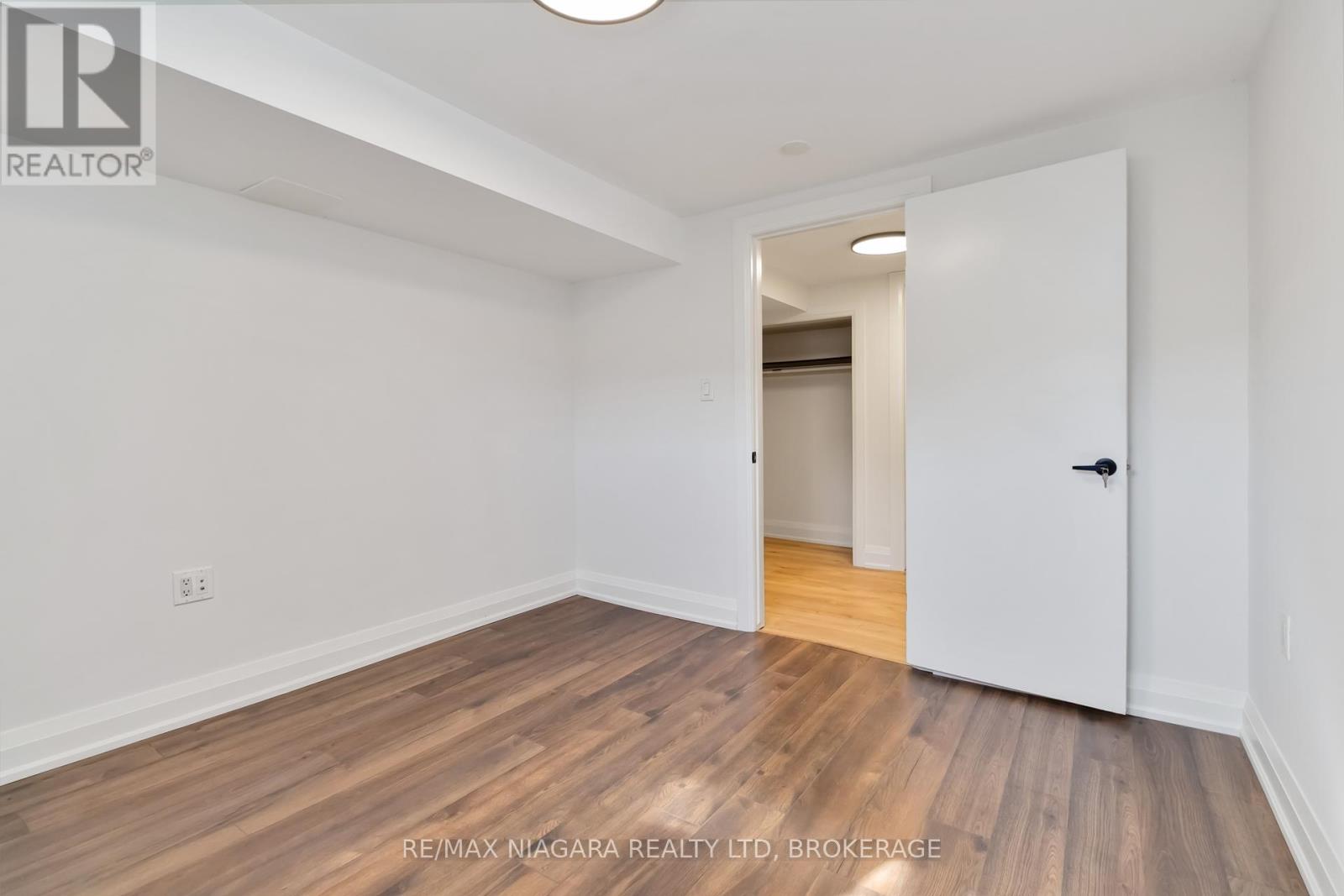 2230 Queensway Drive, Burlington, Ontario  L7R 3T1 - Photo 35 - W12450901