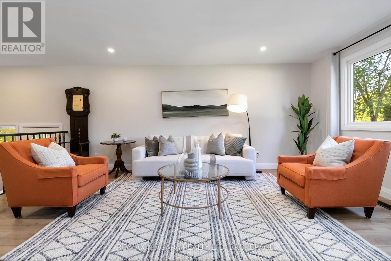 2230 Queensway Drive, Burlington, Ontario  L7R 3T1 - Photo 6 - W12450901