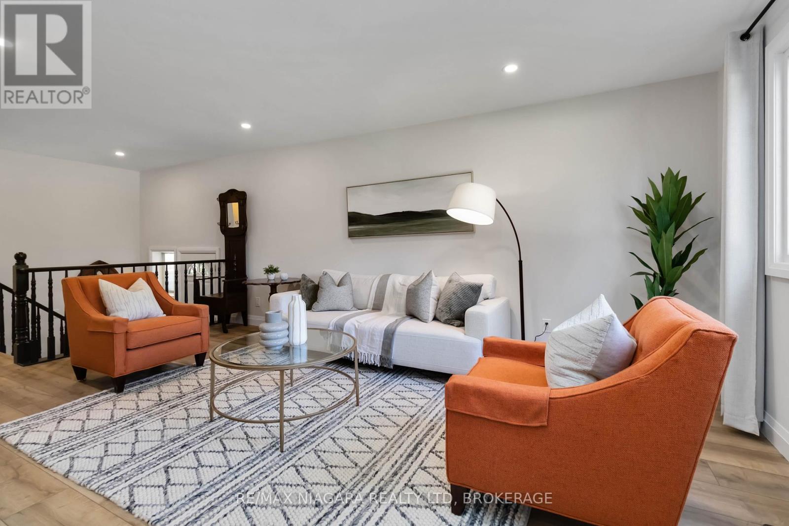 2230 Queensway Drive, Burlington, Ontario  L7R 3T1 - Photo 5 - W12450901