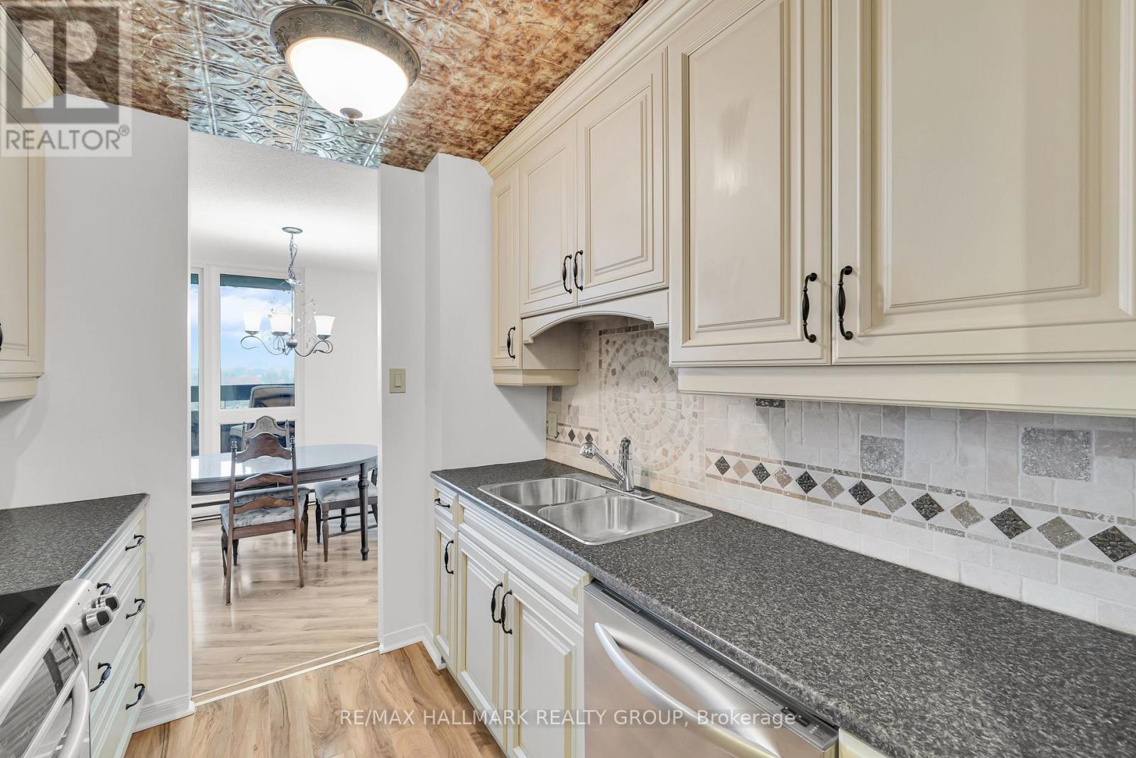 1006 - 2020 Jasmine Crescent, Ottawa, Ontario  K1J 8K5 - Photo 24 - X12508700