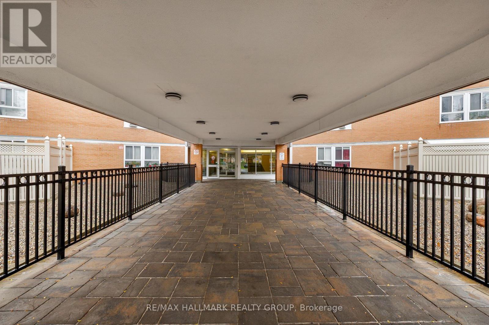 1006 - 2020 Jasmine Crescent, Ottawa, Ontario  K1J 8K5 - Photo 3 - X12508700