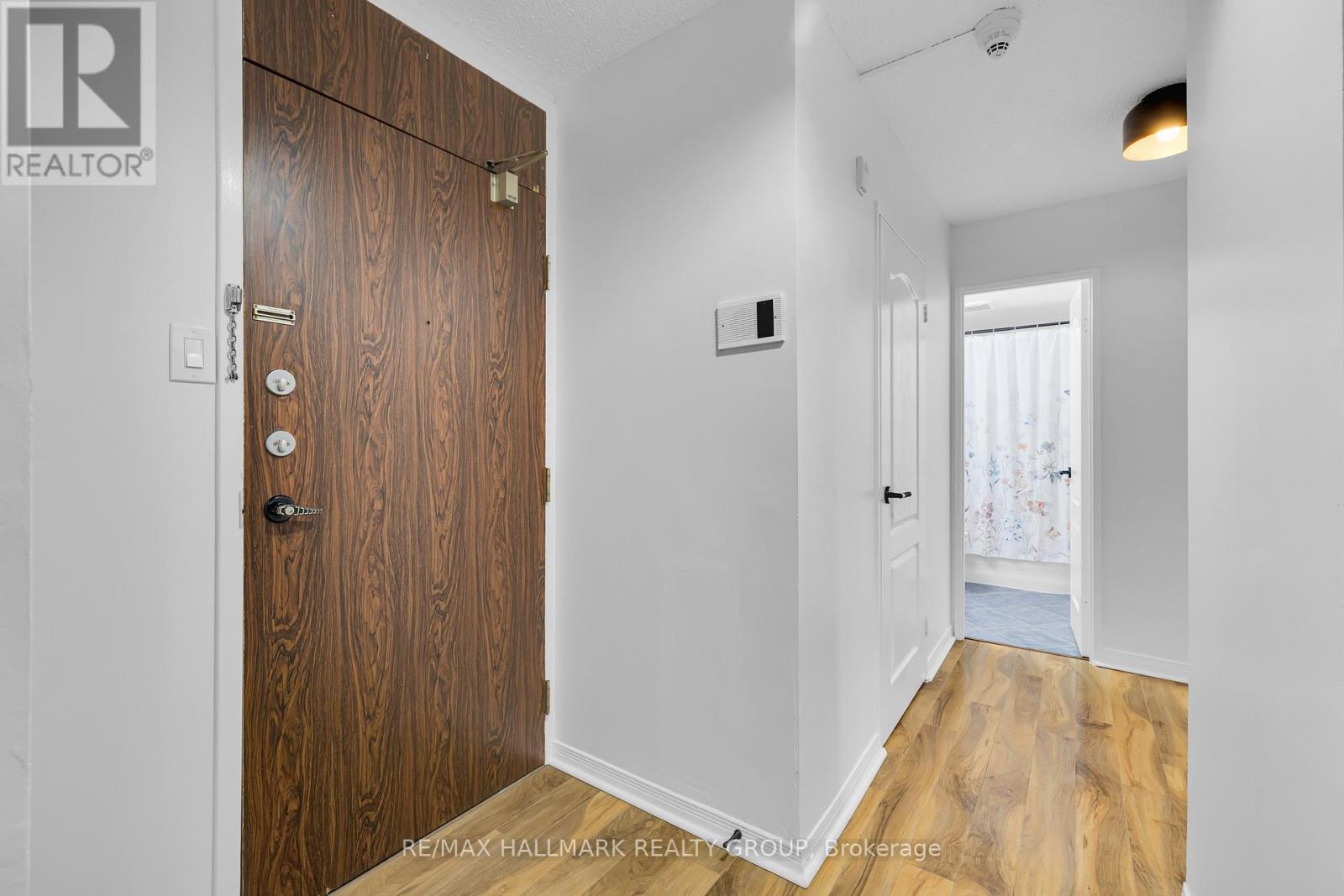 1006 - 2020 Jasmine Crescent, Ottawa, Ontario  K1J 8K5 - Photo 5 - X12508700