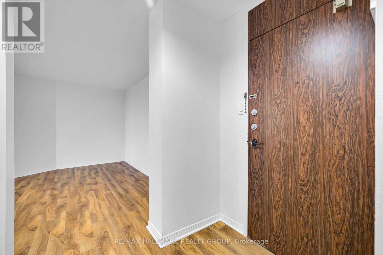1006 - 2020 Jasmine Crescent, Ottawa, Ontario  K1J 8K5 - Photo 6 - X12508700