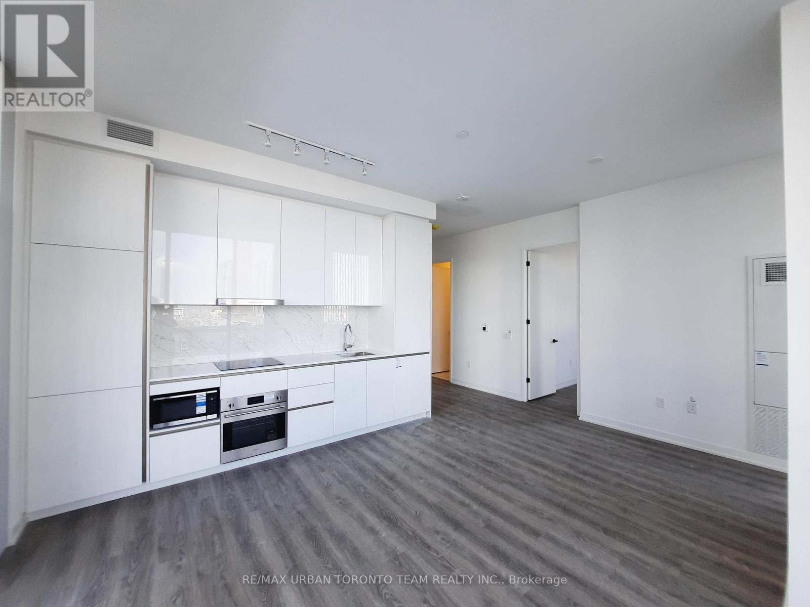 610 - 8 Interchange Way, Vaughan, Ontario  L4K 5Z7 - Photo 5 - N12508526