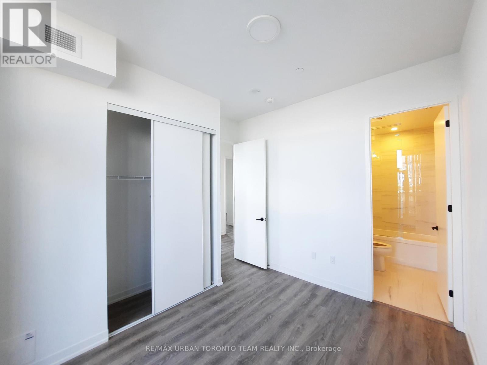 610 - 8 Interchange Way, Vaughan, Ontario  L4K 5Z7 - Photo 6 - N12508526