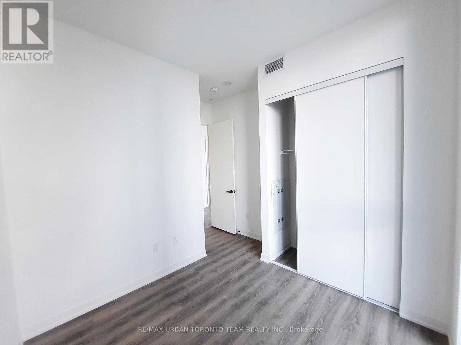 610 - 8 Interchange Way, Vaughan, Ontario  L4K 5Z7 - Photo 8 - N12508526