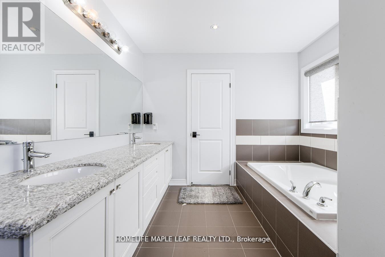 118 Lorne Thomas Place, New Tecumseth, Ontario  L9R 0V8 - Photo 28 - N12508538