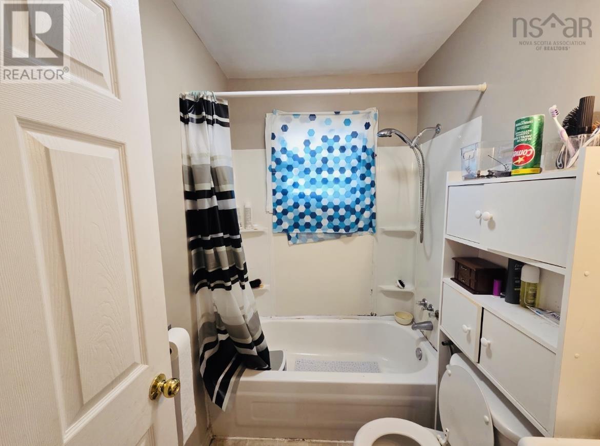 29 Roost Street, Glace Bay, Nova Scotia  B1A 5K1 - Photo 11 - 202521398