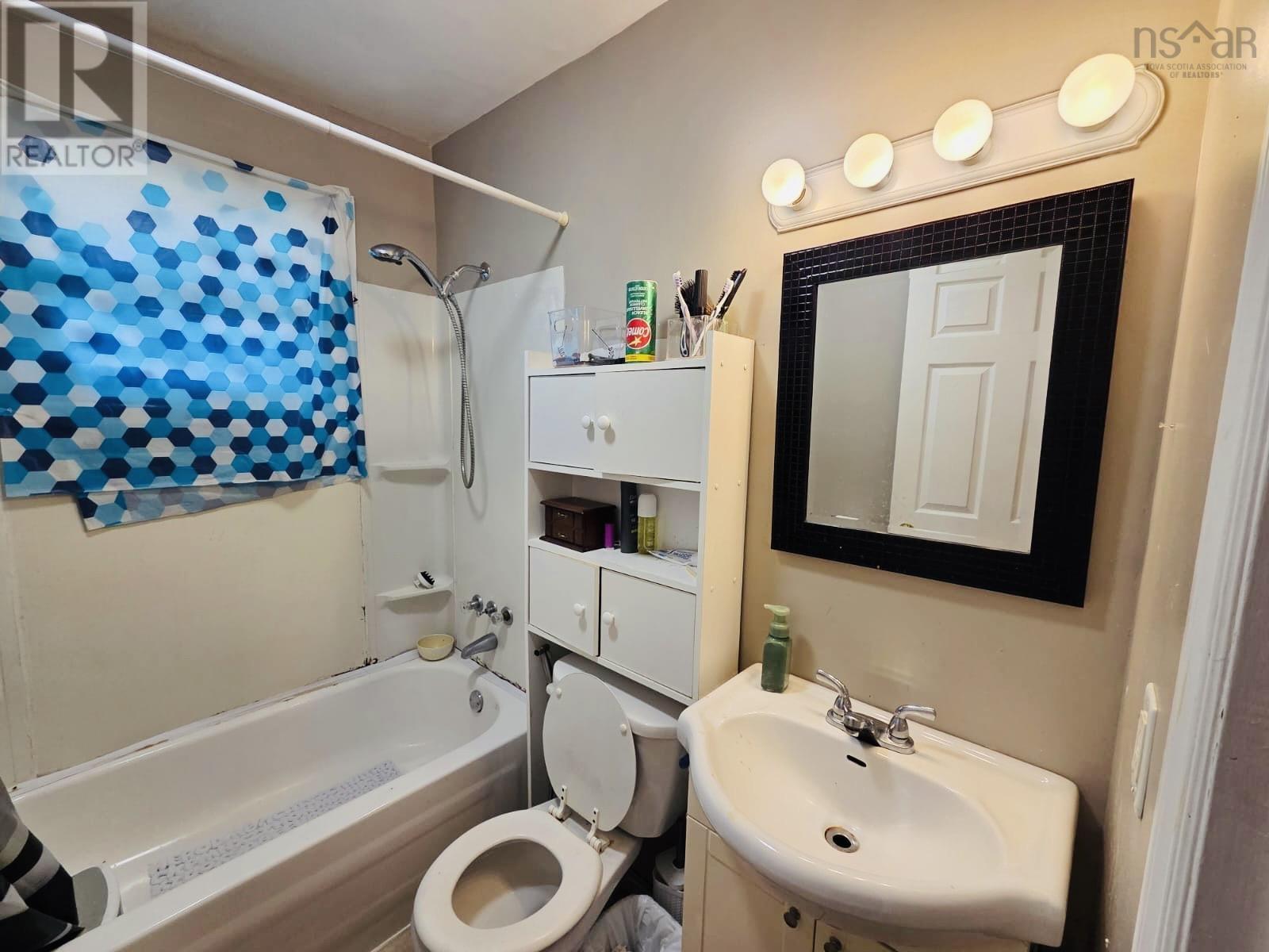 29 Roost Street, Glace Bay, Nova Scotia  B1A 5K1 - Photo 9 - 202521398