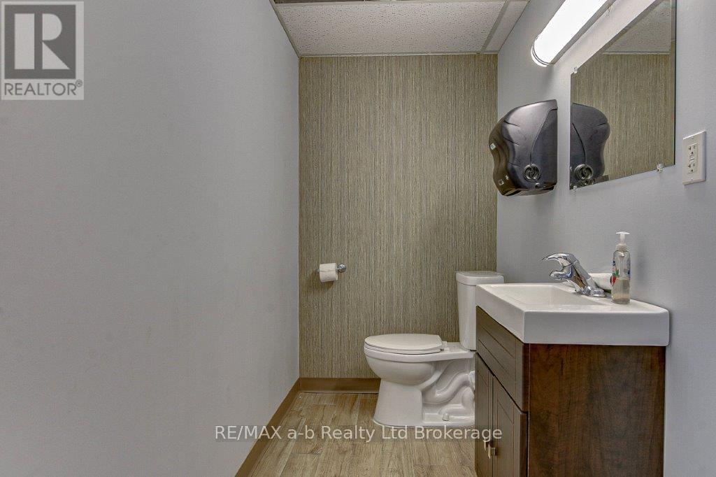 473 Dundas Street, Woodstock, Ontario N4S 1C2 - Photo 13 - X12508710