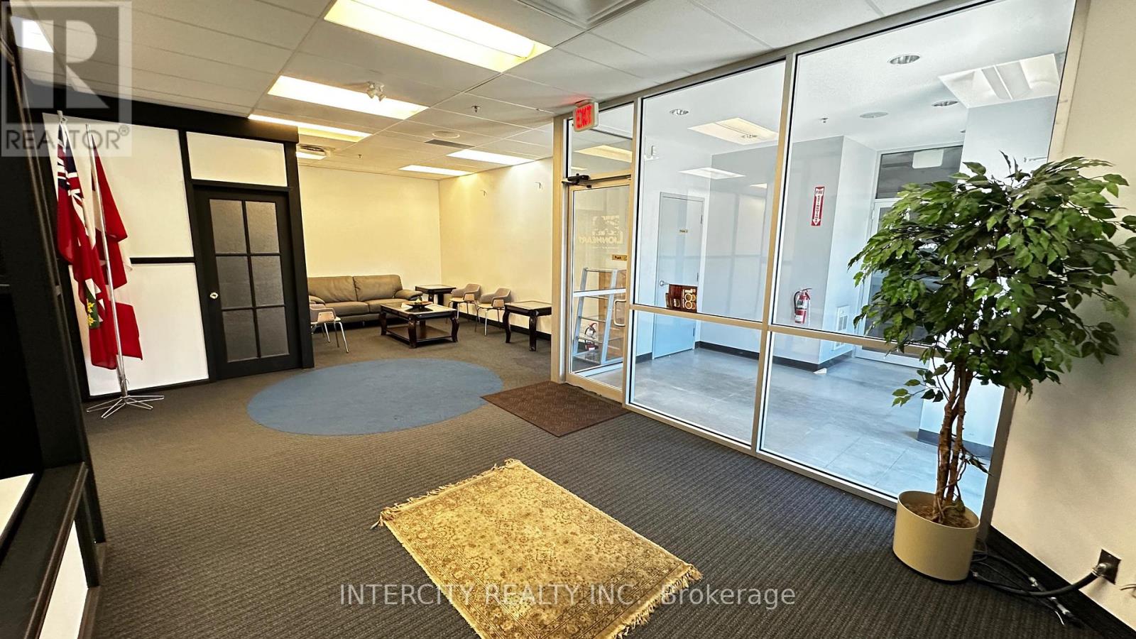 B - 99 Sante Drive, Vaughan, Ontario L4K 3C4 - Photo 2 - N12433101