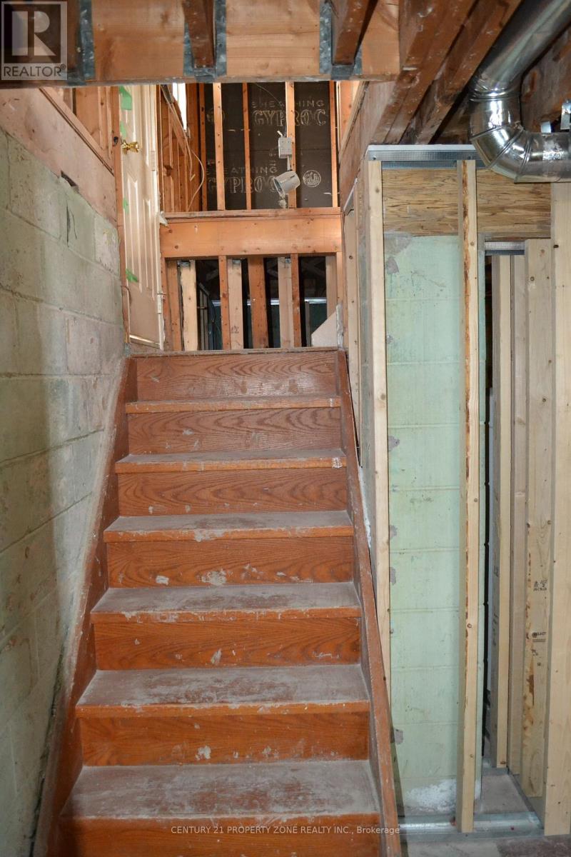 2123 Sunnydale Drive, Burlington, Ontario  L7P 1E8 - Photo 10 - W12508522