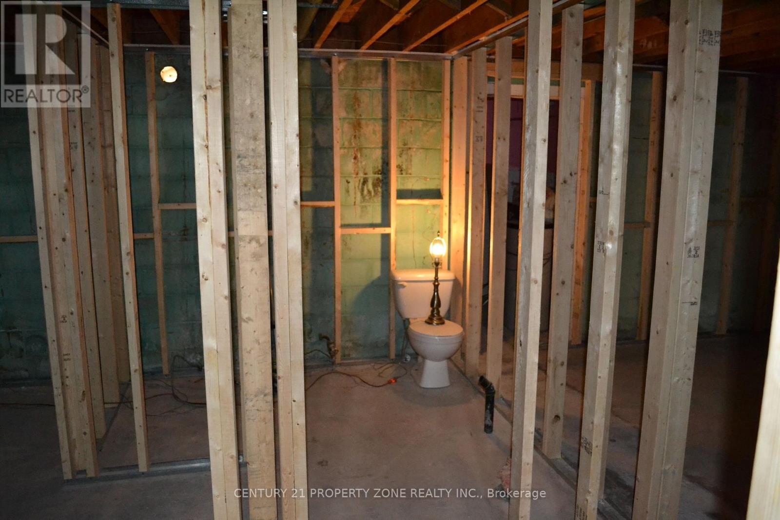 2123 Sunnydale Drive, Burlington, Ontario  L7P 1E8 - Photo 11 - W12508522