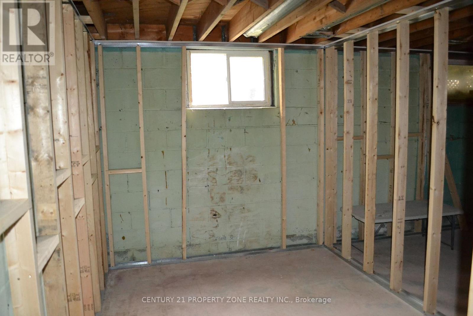 2123 Sunnydale Drive, Burlington, Ontario  L7P 1E8 - Photo 13 - W12508522