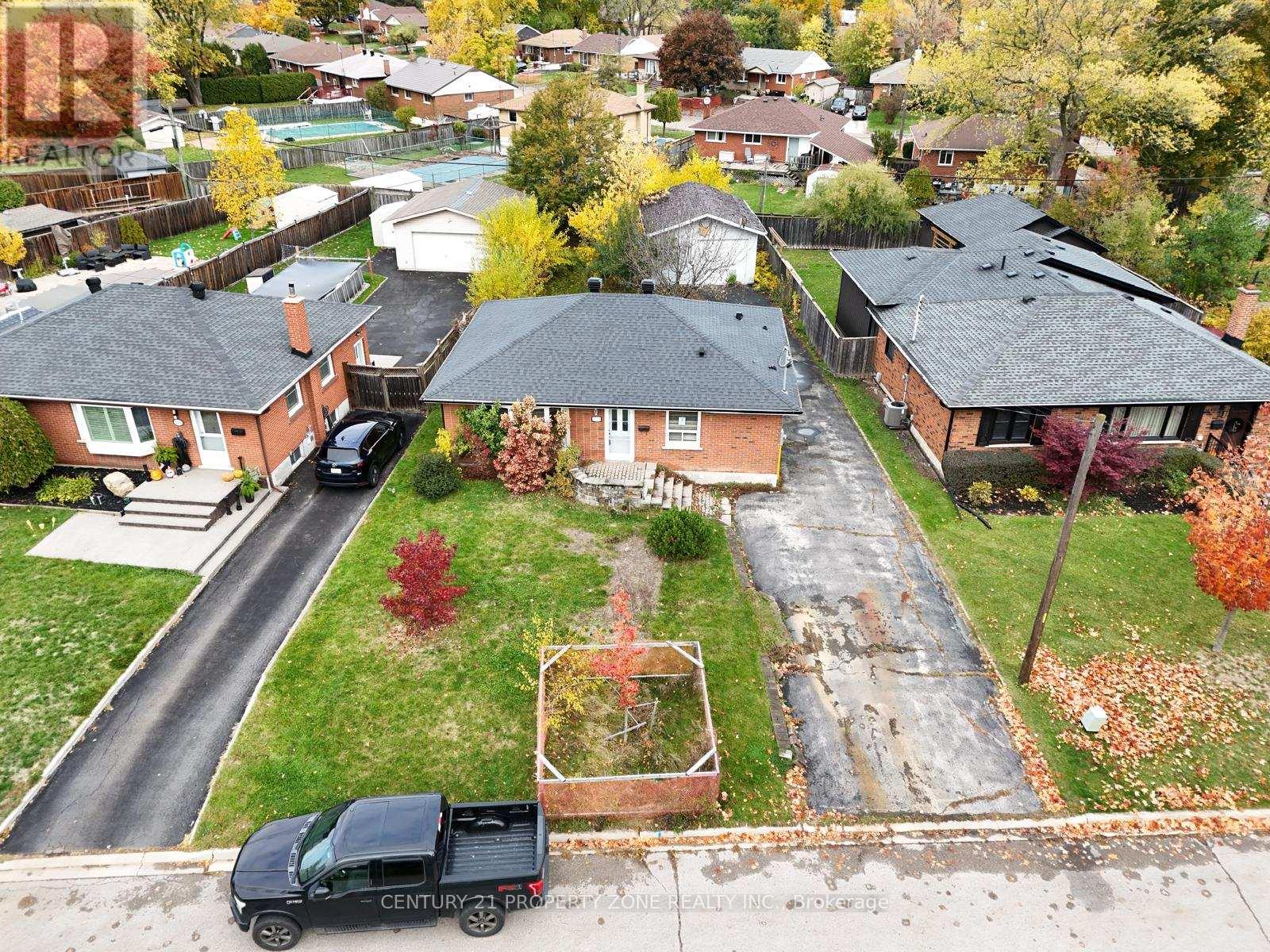 2123 Sunnydale Drive, Burlington, Ontario  L7P 1E8 - Photo 2 - W12508522