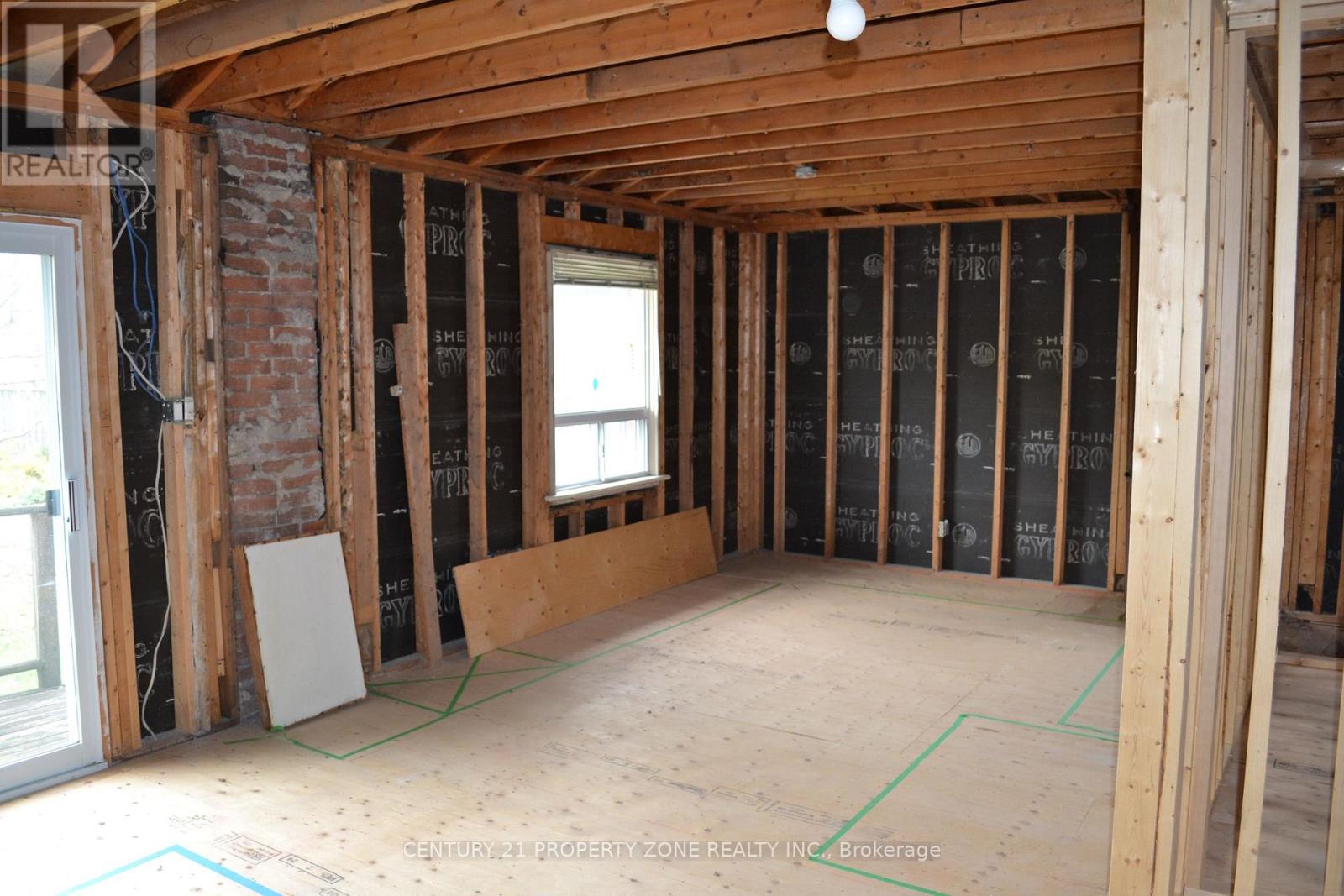 2123 Sunnydale Drive, Burlington, Ontario  L7P 1E8 - Photo 3 - W12508522