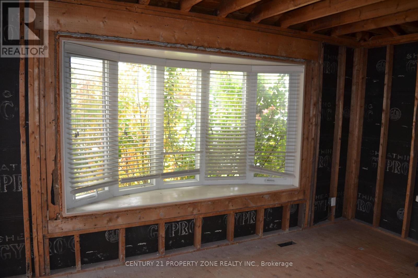 2123 Sunnydale Drive, Burlington, Ontario  L7P 1E8 - Photo 4 - W12508522