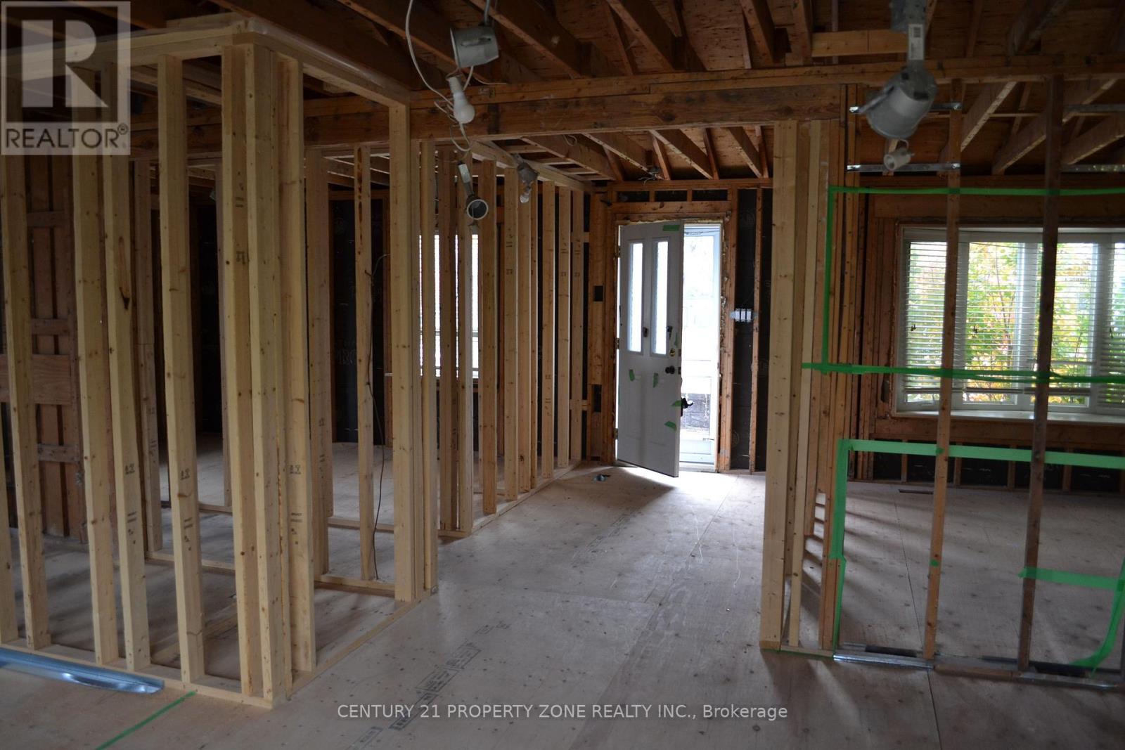 2123 Sunnydale Drive, Burlington, Ontario  L7P 1E8 - Photo 8 - W12508522