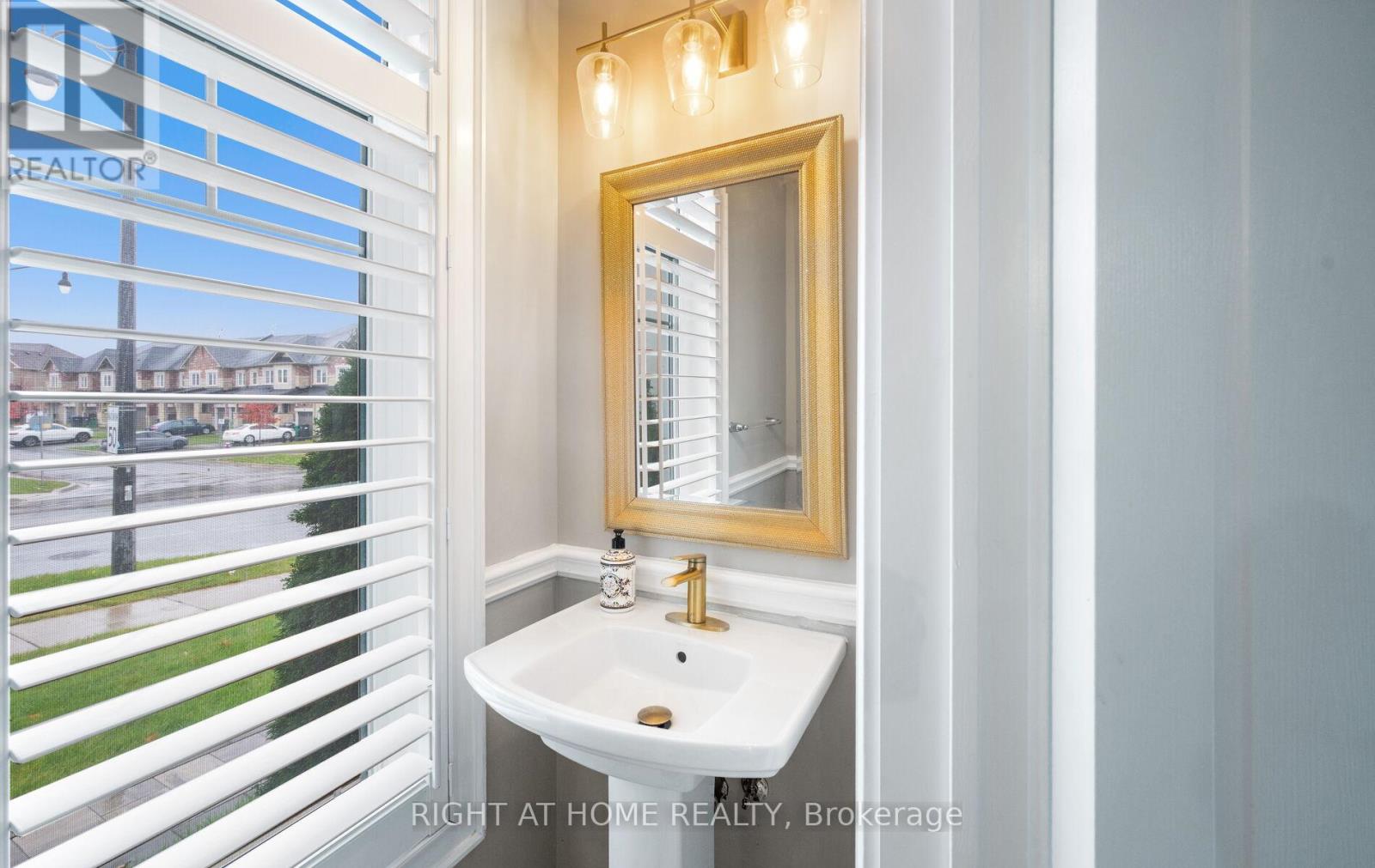 404 Queen Mary Drive, Brampton, Ontario  L7A 4K4 - Photo 15 - W12508524