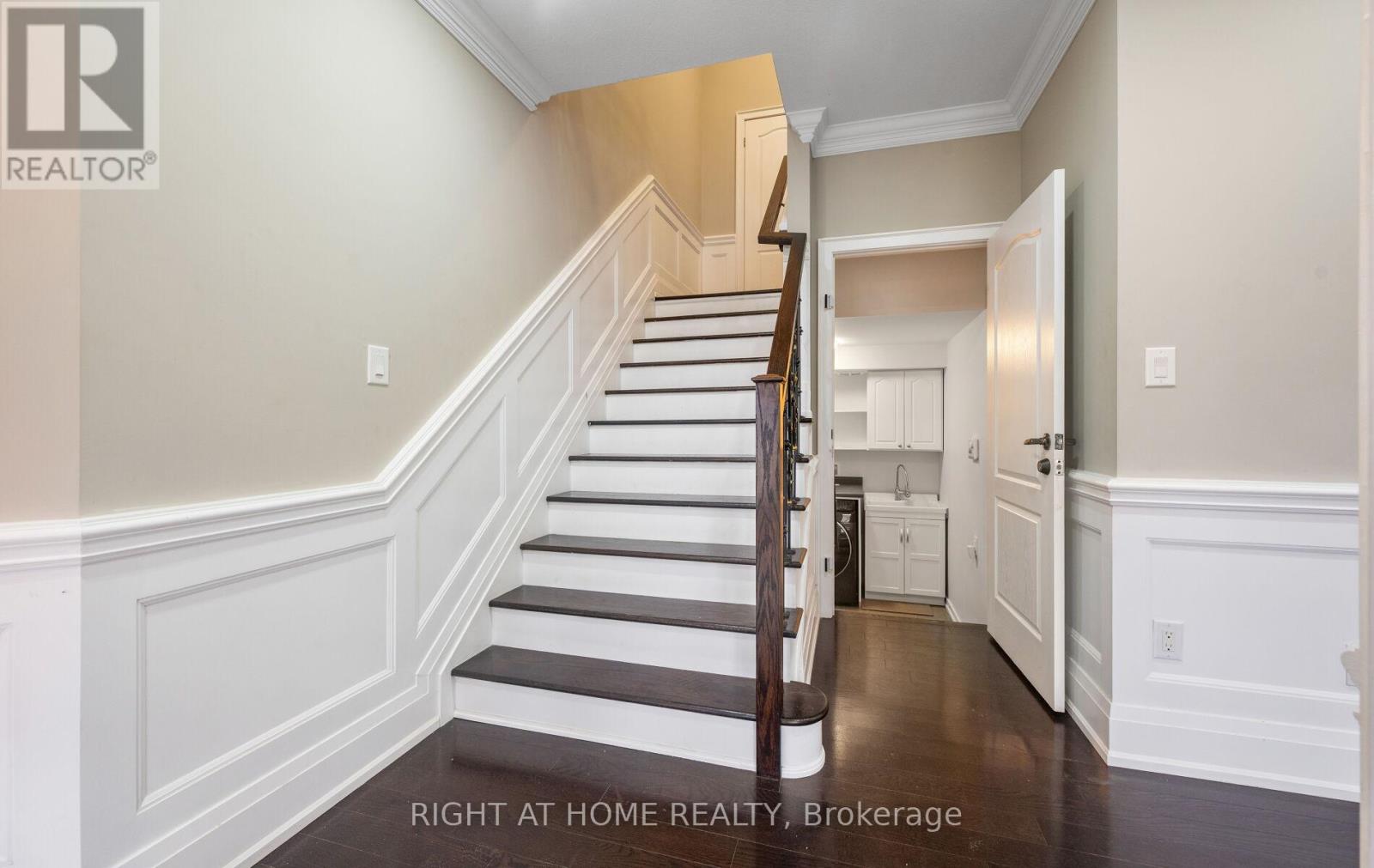 404 Queen Mary Drive, Brampton, Ontario  L7A 4K4 - Photo 16 - W12508524