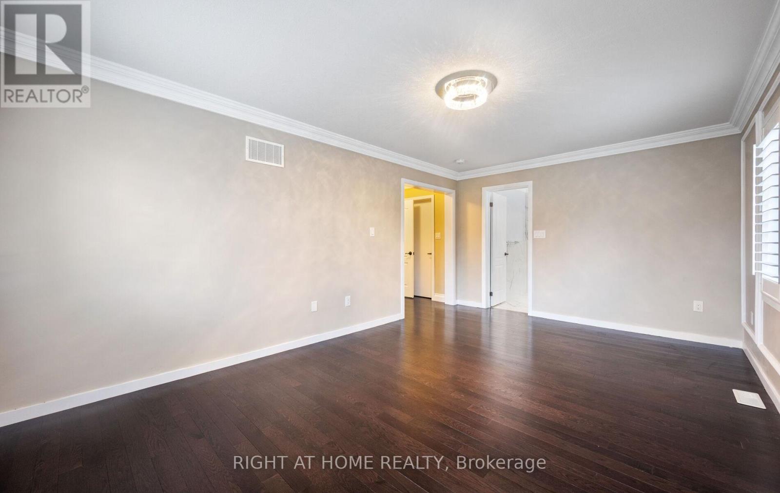 404 Queen Mary Drive, Brampton, Ontario  L7A 4K4 - Photo 18 - W12508524