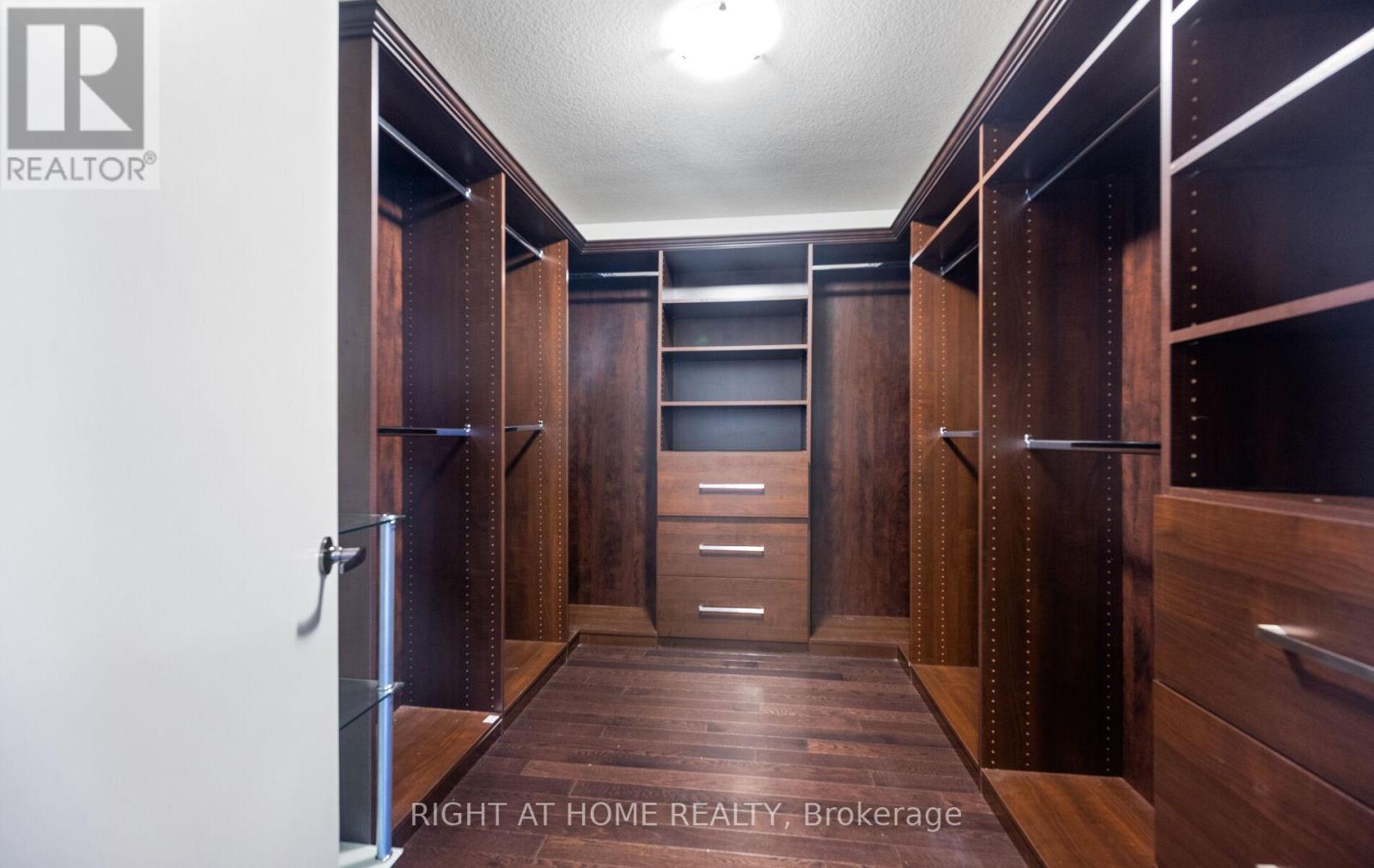 404 Queen Mary Drive, Brampton, Ontario  L7A 4K4 - Photo 19 - W12508524