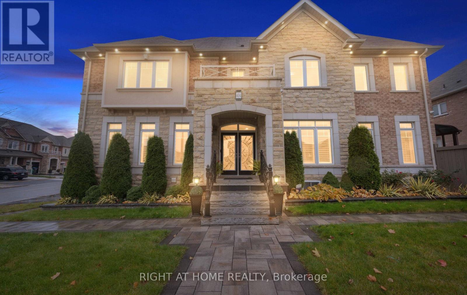 404 Queen Mary Drive, Brampton, Ontario  L7A 4K4 - Photo 2 - W12508524