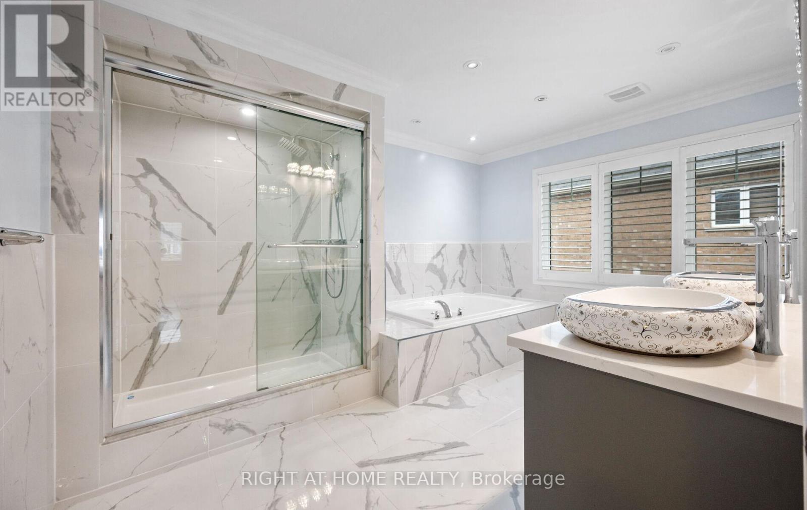 404 Queen Mary Drive, Brampton, Ontario  L7A 4K4 - Photo 20 - W12508524