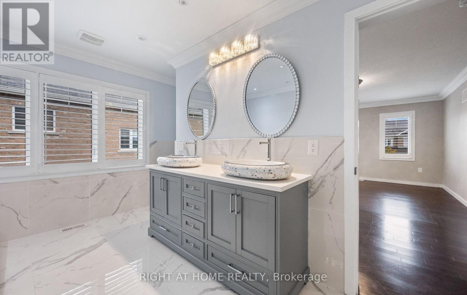 404 Queen Mary Drive, Brampton, Ontario  L7A 4K4 - Photo 21 - W12508524