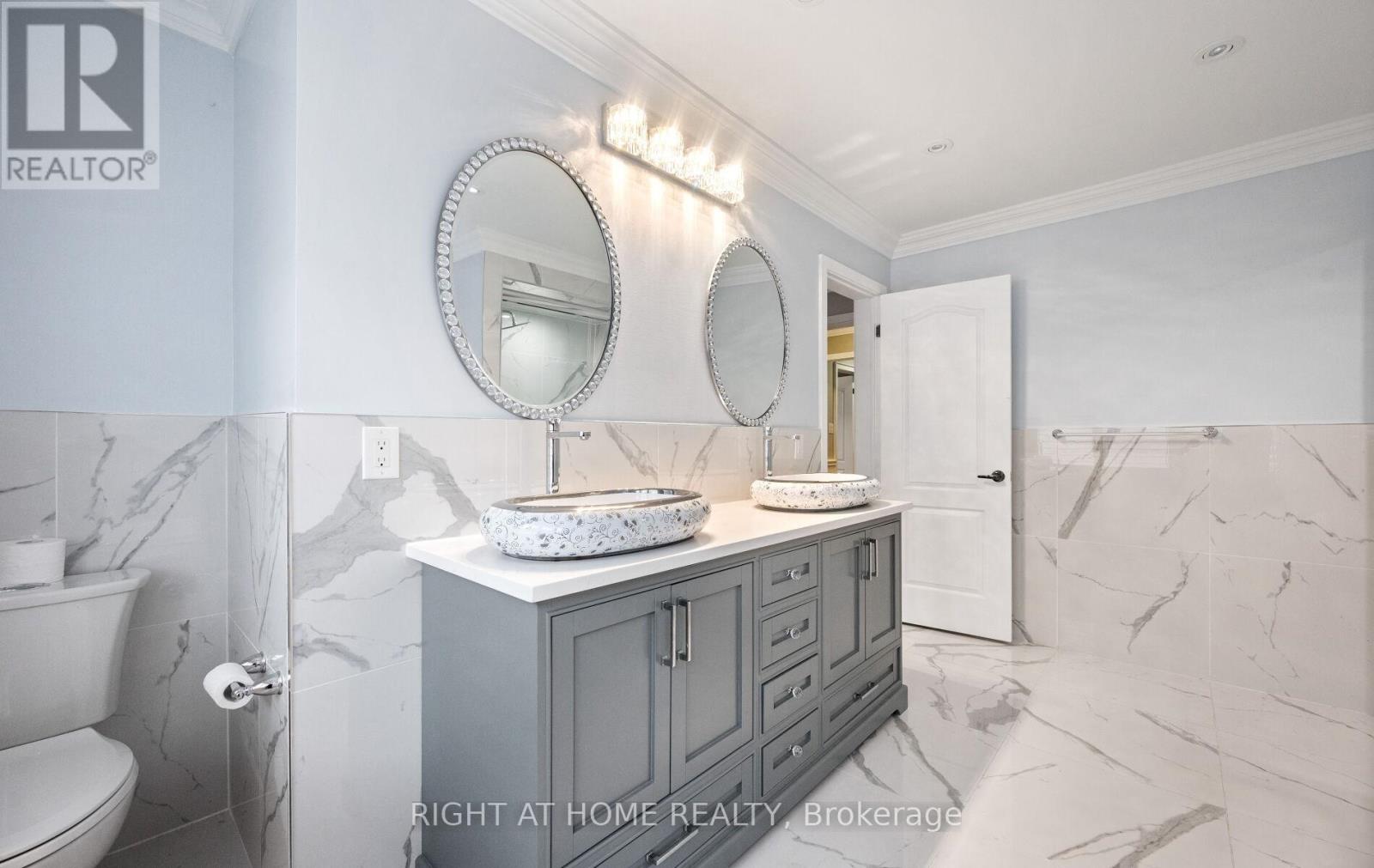 404 Queen Mary Drive, Brampton, Ontario  L7A 4K4 - Photo 23 - W12508524