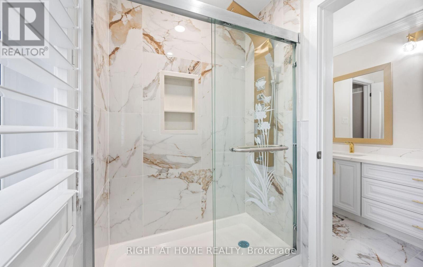 404 Queen Mary Drive, Brampton, Ontario  L7A 4K4 - Photo 29 - W12508524