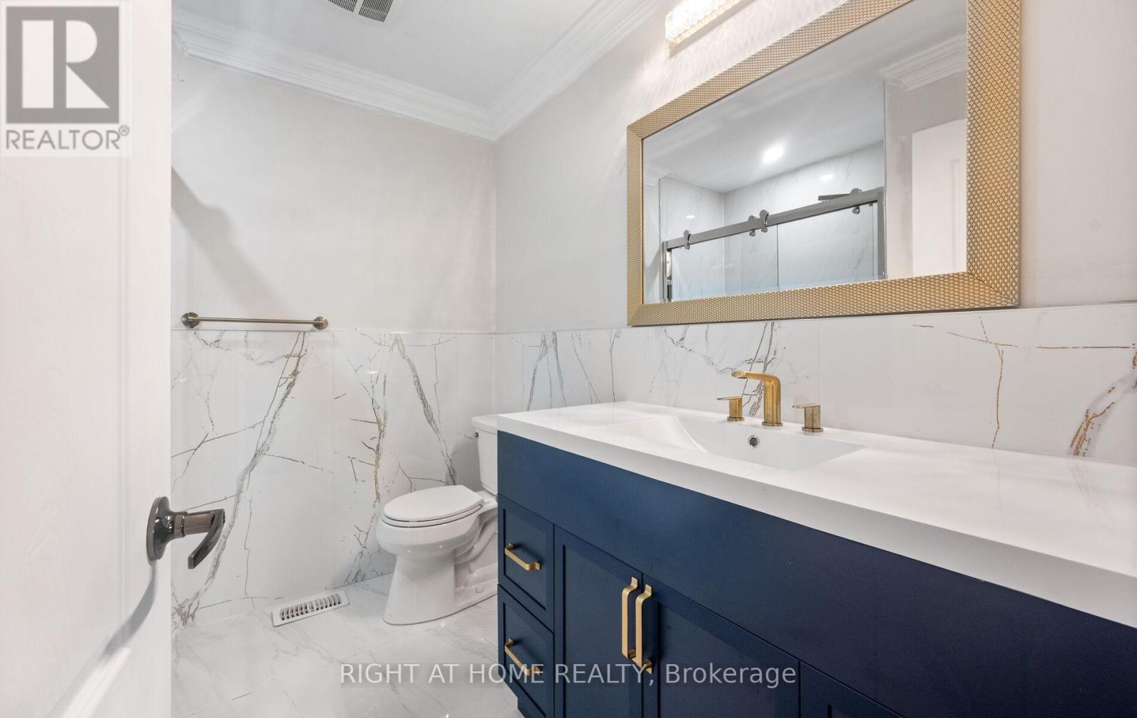 404 Queen Mary Drive, Brampton, Ontario  L7A 4K4 - Photo 33 - W12508524