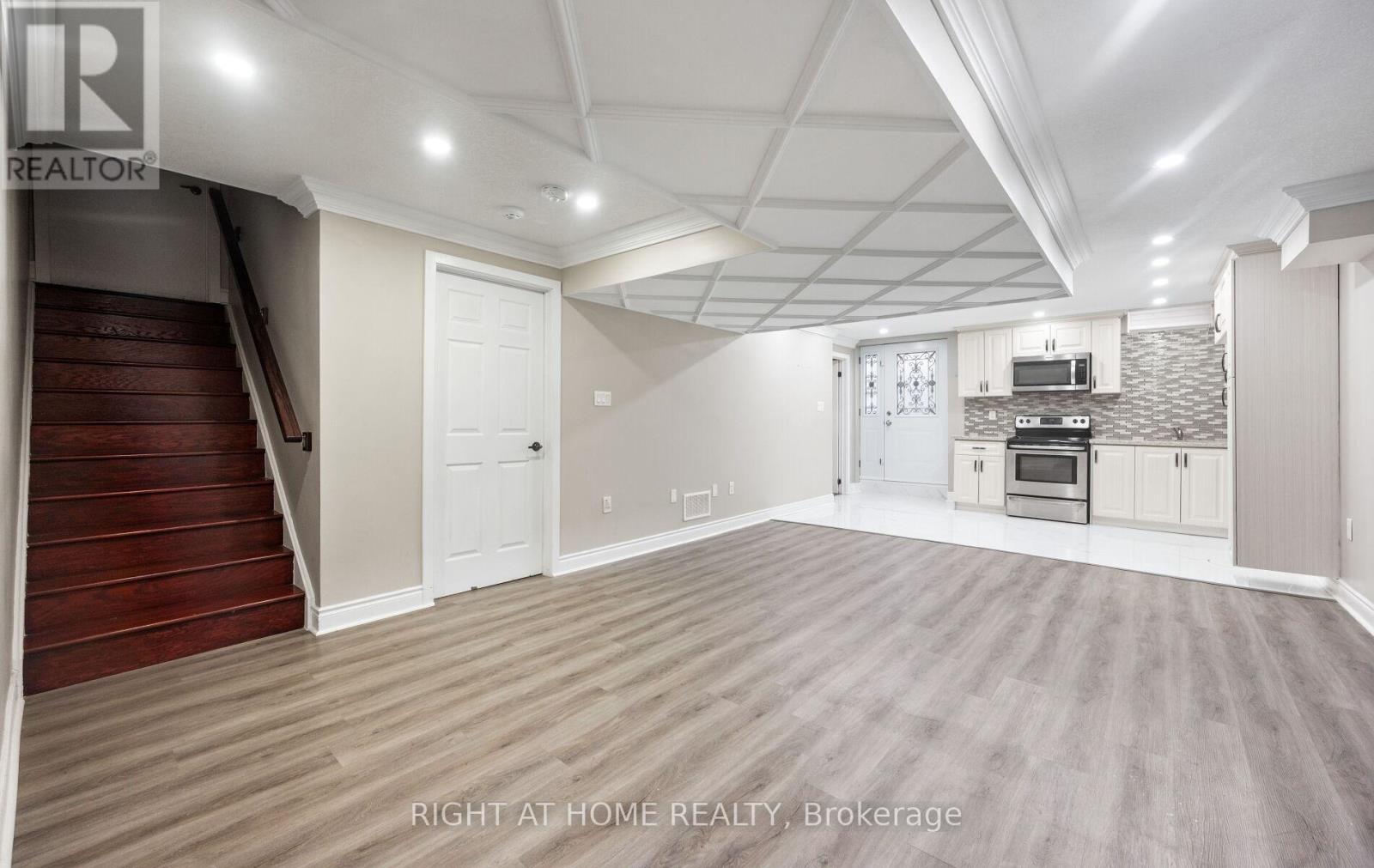 404 Queen Mary Drive, Brampton, Ontario  L7A 4K4 - Photo 37 - W12508524