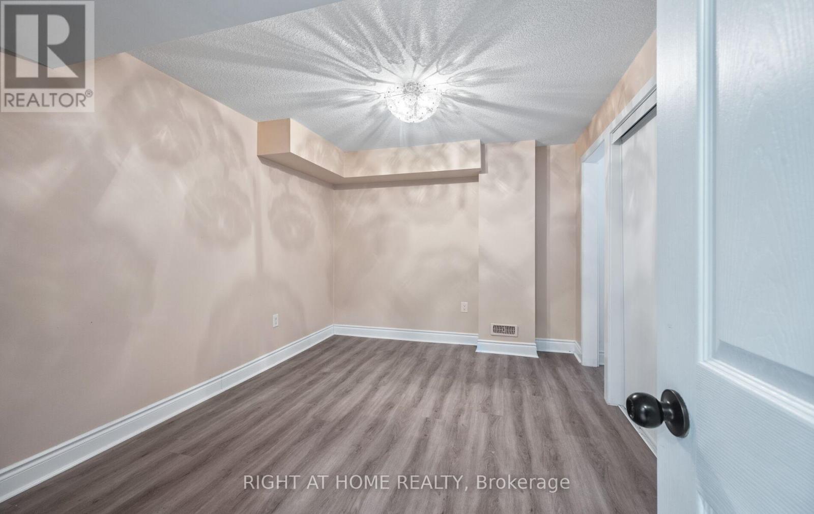 404 Queen Mary Drive, Brampton, Ontario  L7A 4K4 - Photo 42 - W12508524