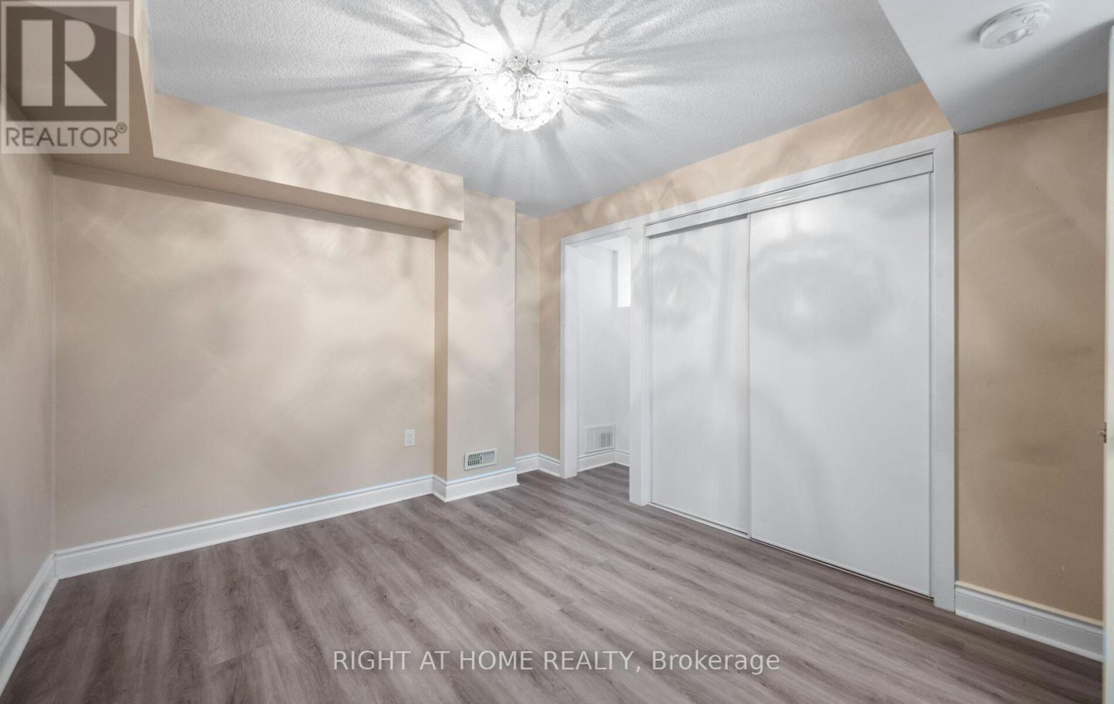 404 Queen Mary Drive, Brampton, Ontario  L7A 4K4 - Photo 43 - W12508524