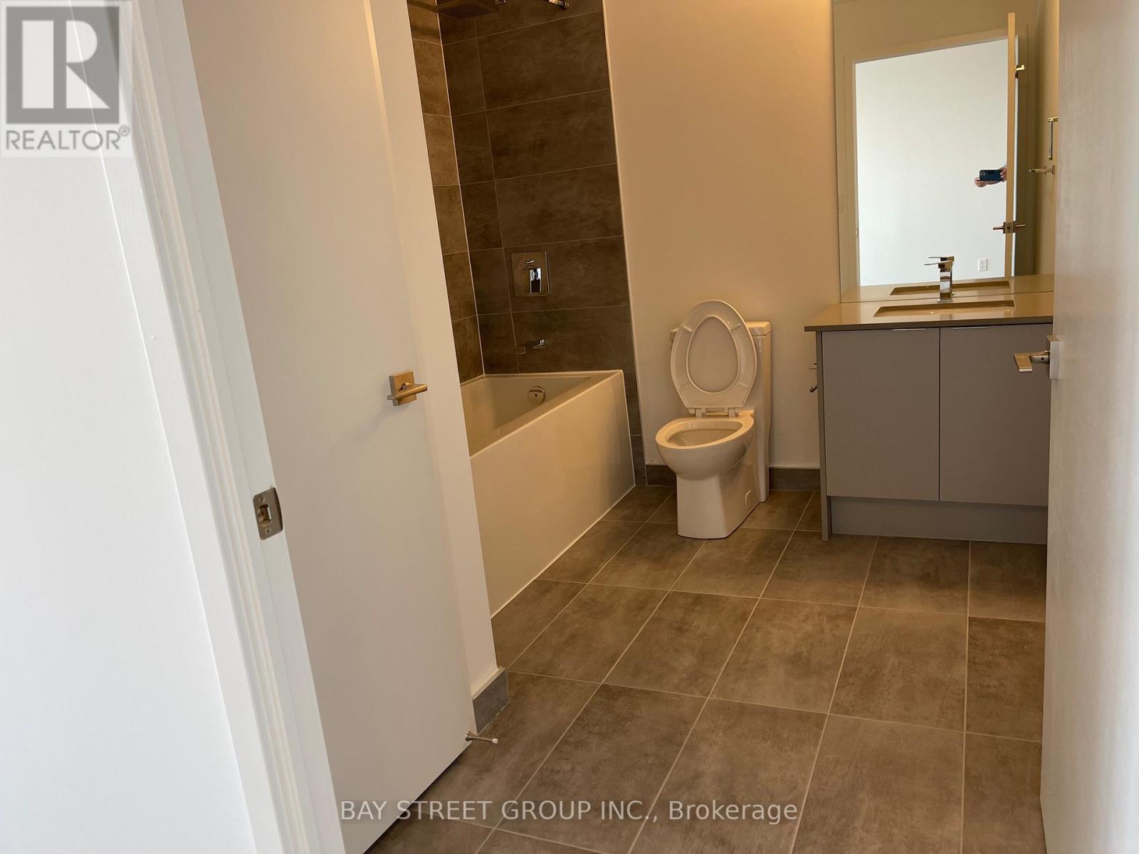 2310 - 297 Oak Walk Drive, Oakville, Ontario  L6H 6Z3 - Photo 9 - W12508534