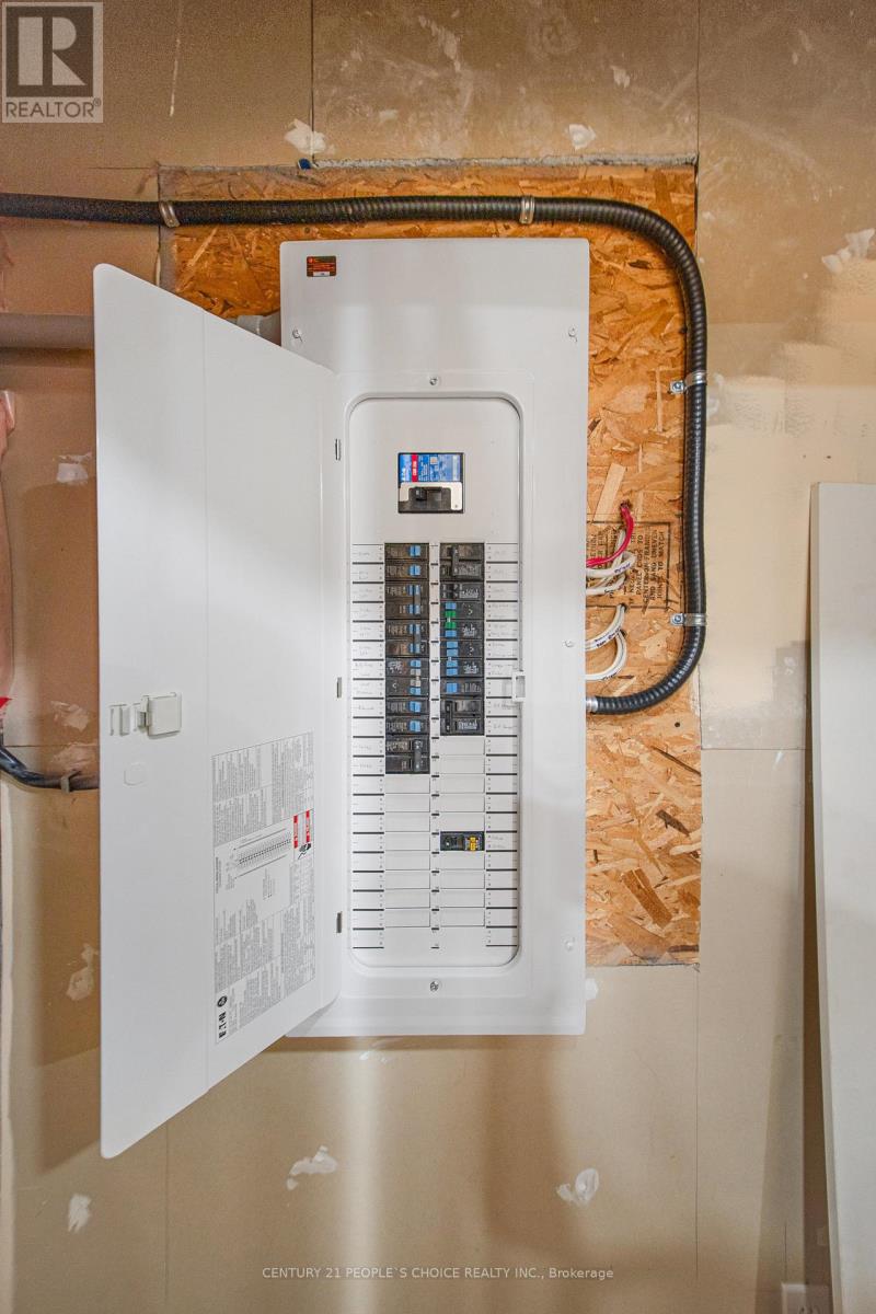 19 Mckitrick Drive, Orangeville, Ontario  L9W 5C2 - Photo 36 - W12508536