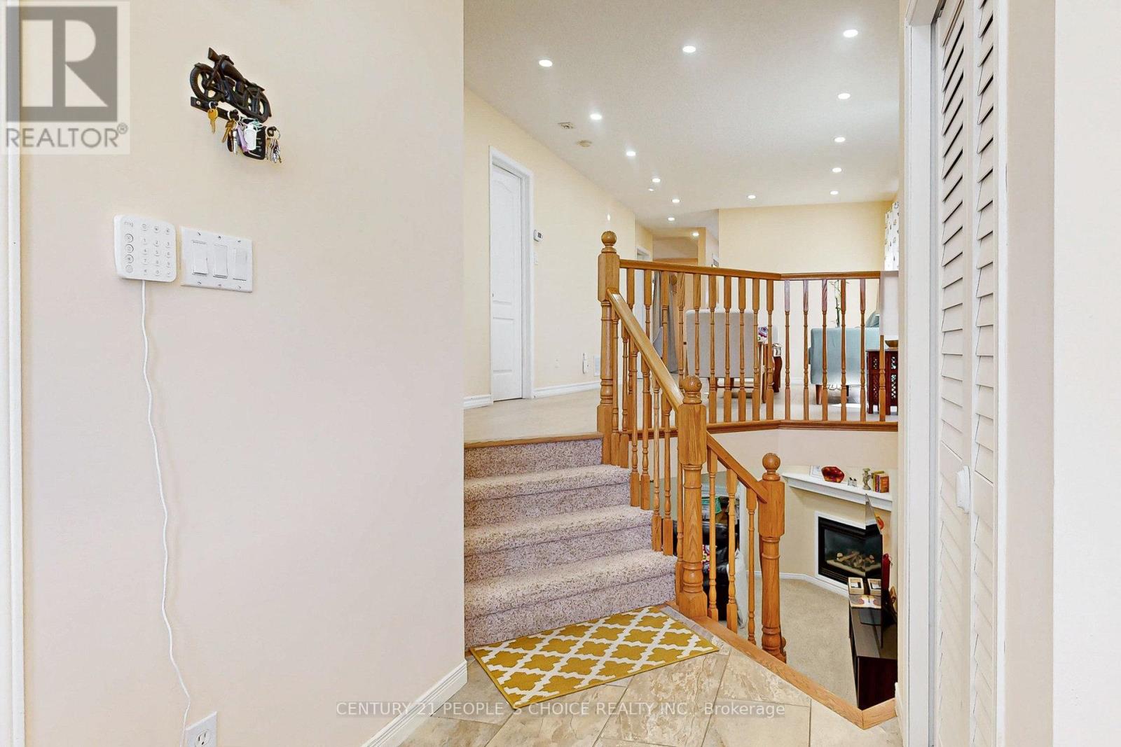 19 Mckitrick Drive, Orangeville, Ontario  L9W 5C2 - Photo 4 - W12508536