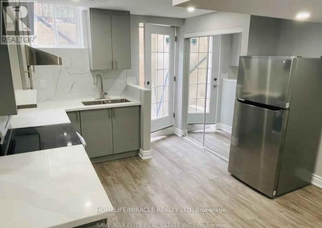 30 Dolly Varden Drive E, Brampton, Ontario  L6R 3L3 - Photo 4 - W12508550