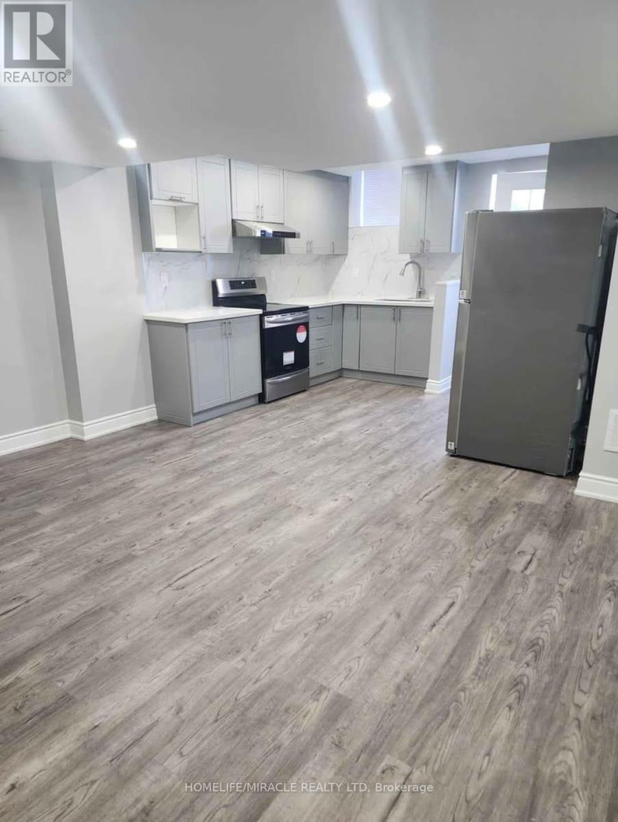 30 Dolly Varden Drive E, Brampton, Ontario  L6R 3L3 - Photo 5 - W12508550