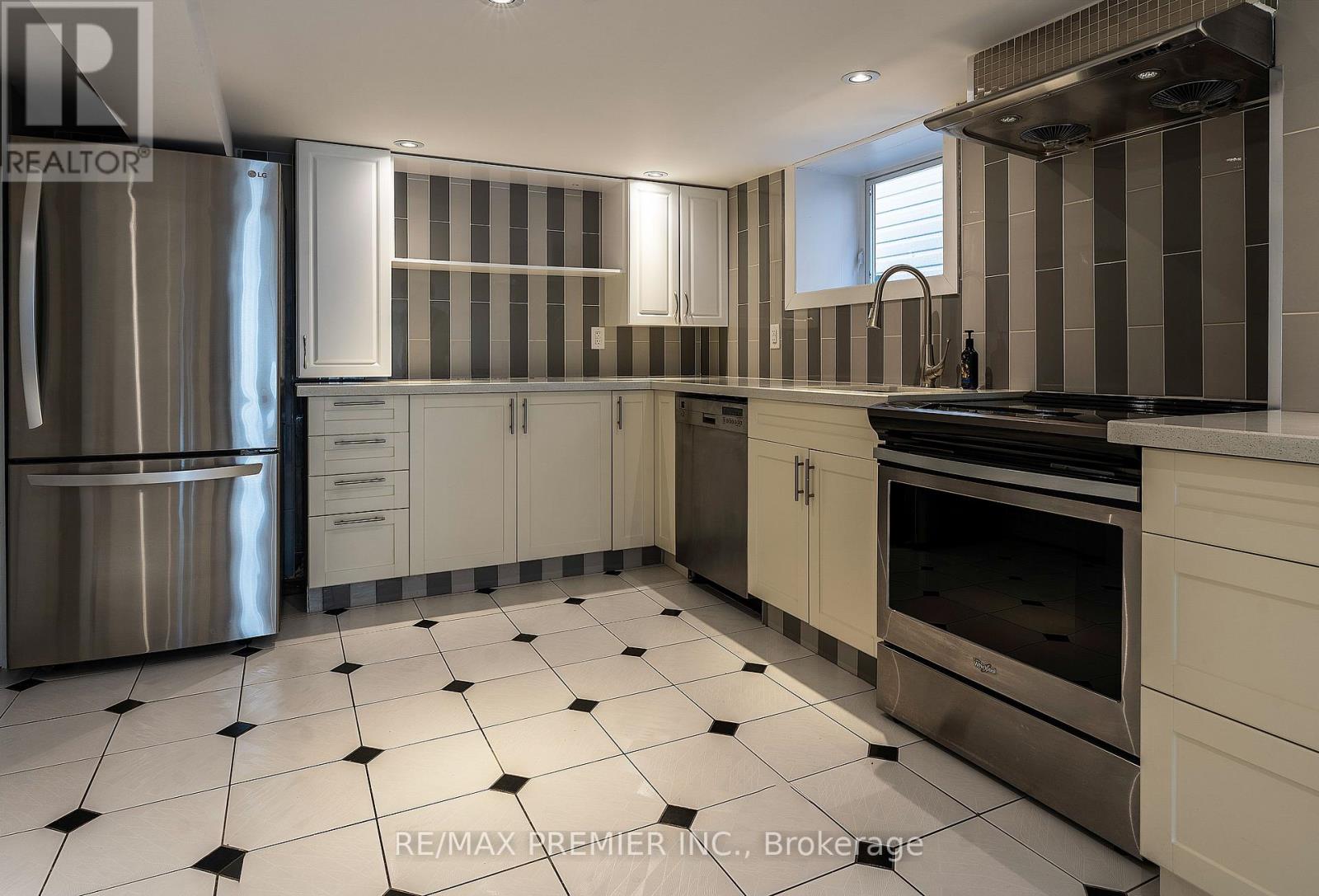 Lower - 35 Florence Crescent, Toronto, Ontario  M6N 4E6 - Photo 3 - W12508560