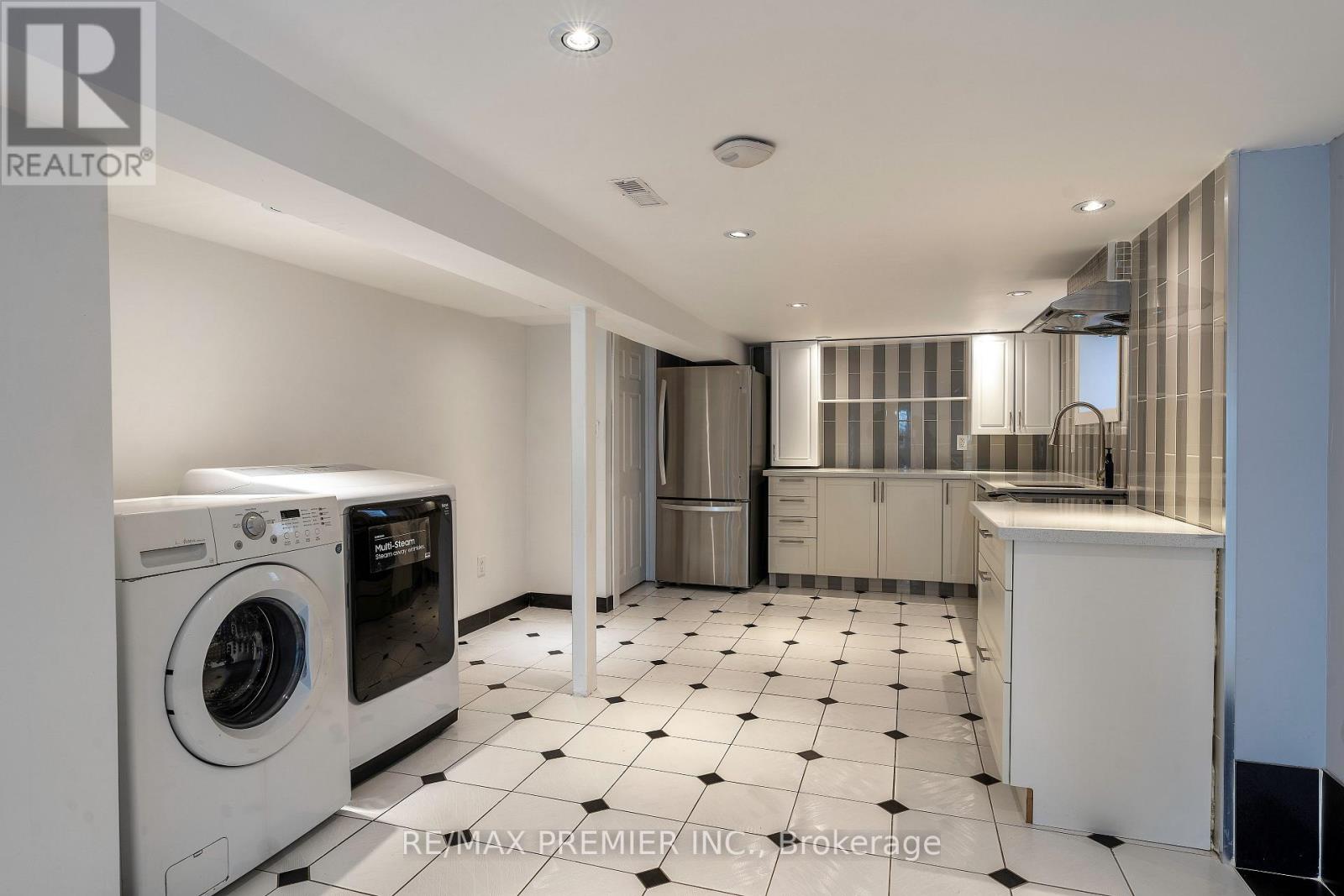 Lower - 35 Florence Crescent, Toronto, Ontario  M6N 4E6 - Photo 4 - W12508560