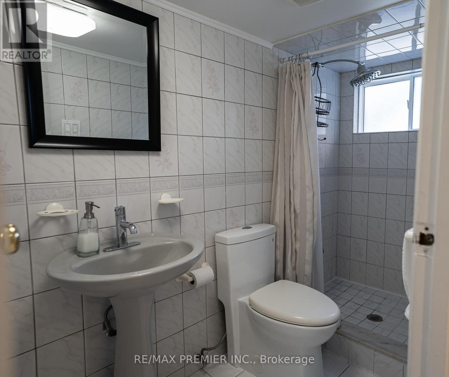 Lower - 35 Florence Crescent, Toronto, Ontario  M6N 4E6 - Photo 6 - W12508560