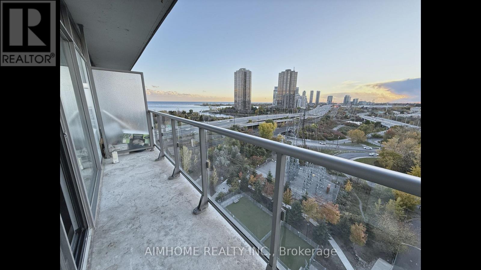 1106 - 105 The Queensway, Toronto, Ontario  M6S 5B5 - Photo 11 - W12508574