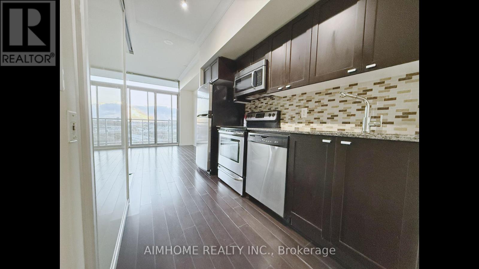 1106 - 105 The Queensway, Toronto, Ontario  M6S 5B5 - Photo 8 - W12508574