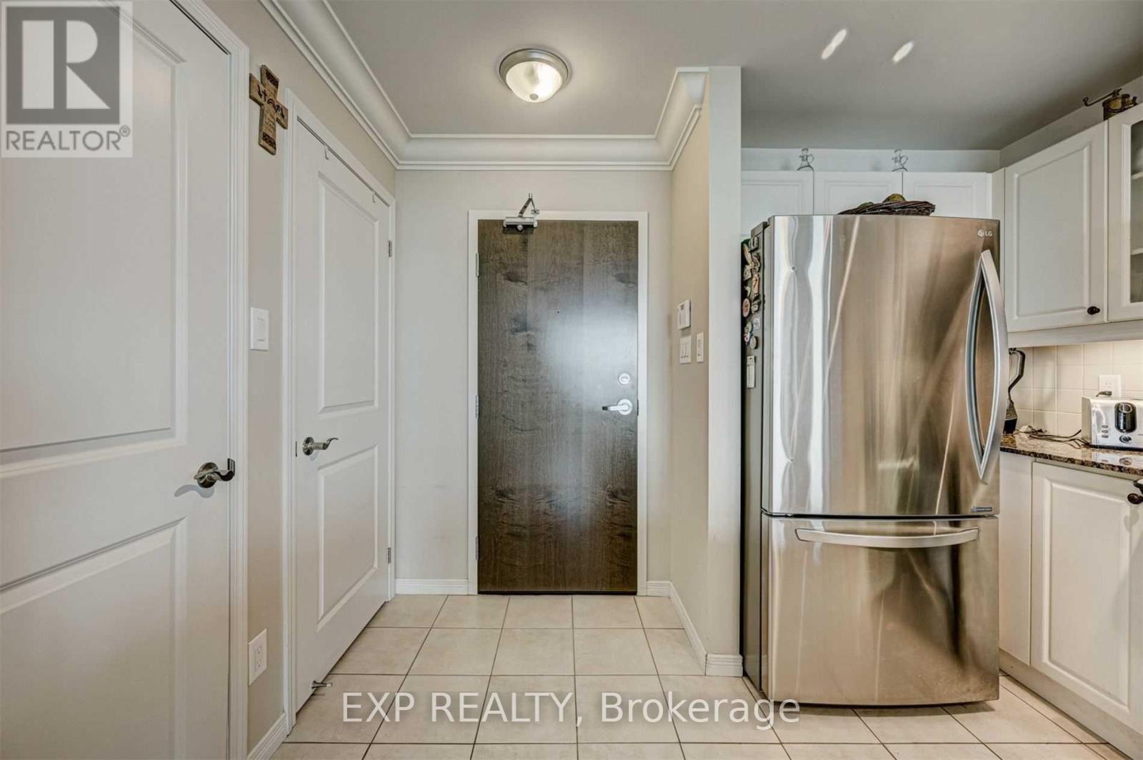 1111 - 9 George Street, Brampton, Ontario  L6X 0T6 - Photo 2 - W12508580