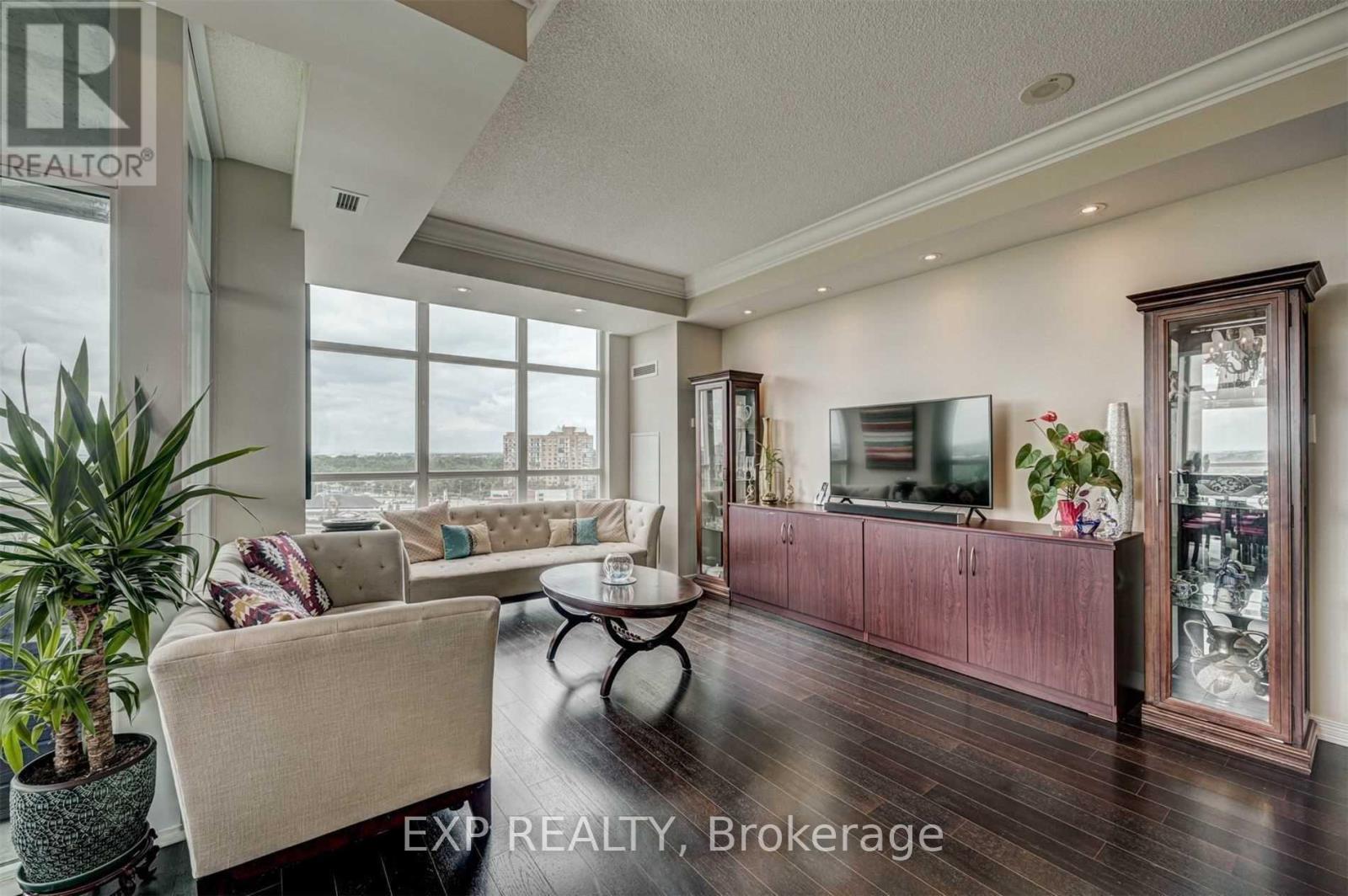 1111 - 9 George Street, Brampton, Ontario  L6X 0T6 - Photo 5 - W12508580