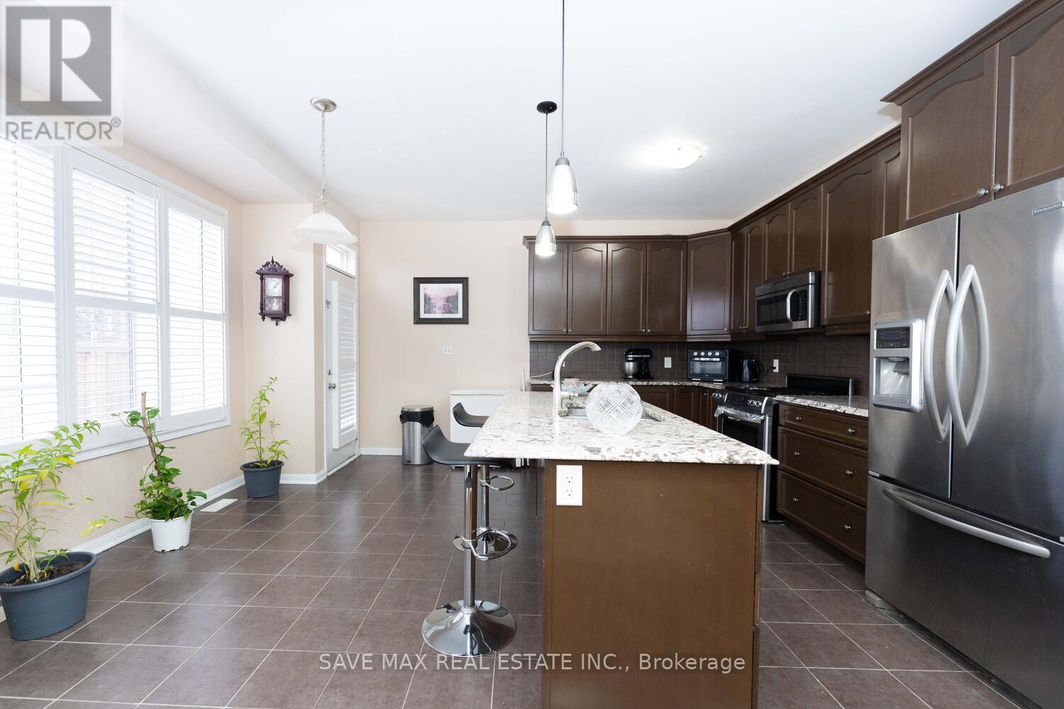 4 Donomore Drive, Brampton, Ontario  L7A 0S8 - Photo 7 - W12508586